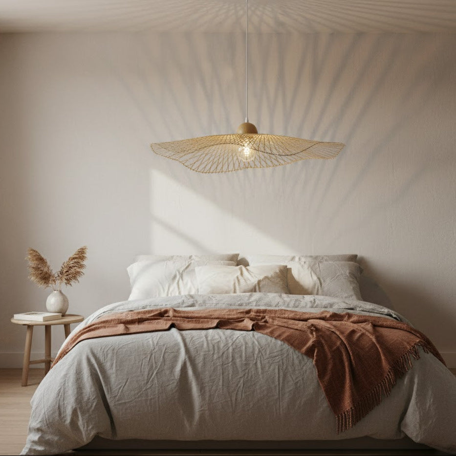 Stråla taklampa - Bali-inspirerad solhatt