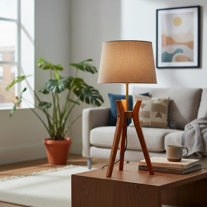 Cyris- bordslampa av trä med tygskärm