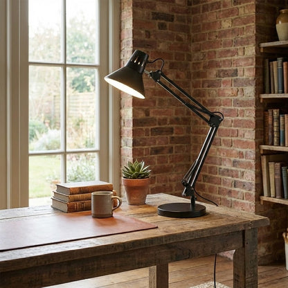 Orene – Klassisk arkitektlampa i svart metall